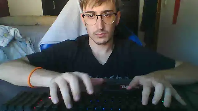 Troycm online show from 10/04/25, 01:53