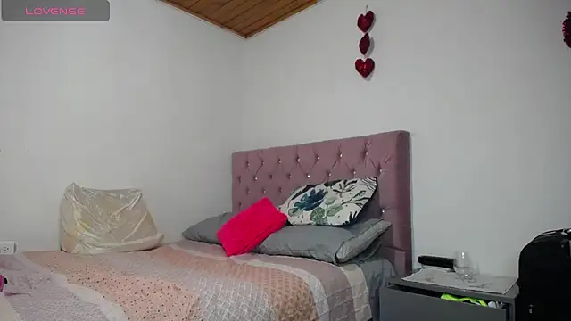 cristin doll  online show from 02/06/25, 05:30