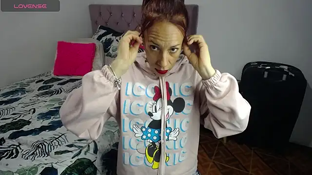 cristin doll  online show from 02/21/25, 09:43