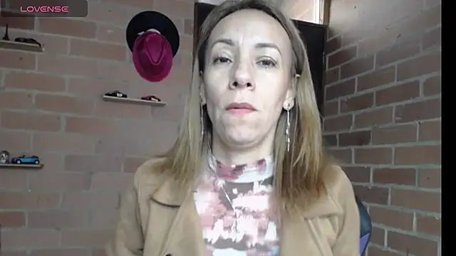 cristin doll  online show from 04/21/26, 02:34