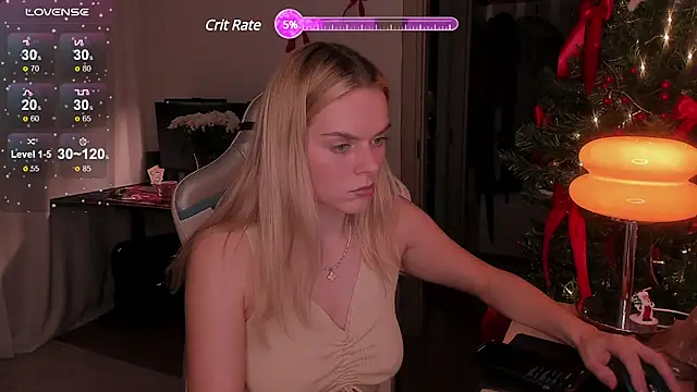 Snapshot of CharliSweet chatting on 01/13/25, 04:41 CharliSweet online show from 01/13/25, 04:41