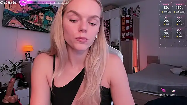 Snapshot of CharliSweet chatting on 09/19/25, 12:28 CharliSweet online show from 09/19/25, 12:28