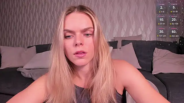 Snapshot of CharliSweet chatting on 12/15/25, 01:48 CharliSweet online show from 12/15/25, 01:48