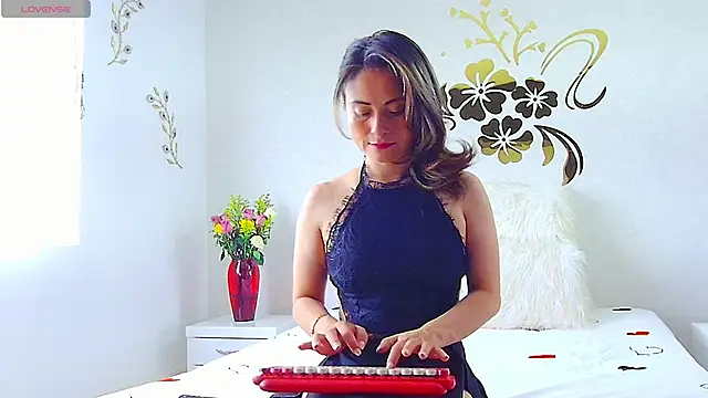 MarcelaFlores online show from 07/01/26, 03:01