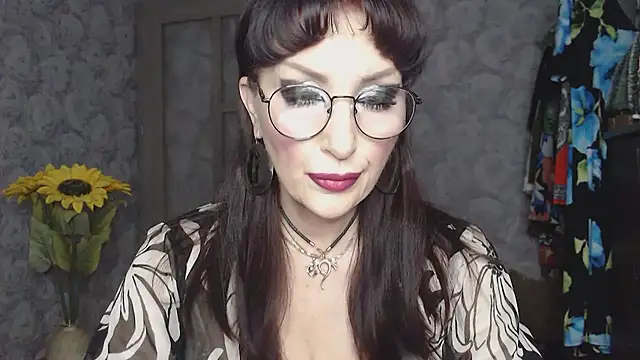 Snapshot of Aziza1 chatting on 06/24/26, 01:43 Aziza1 online show from 06/24/26, 01:43