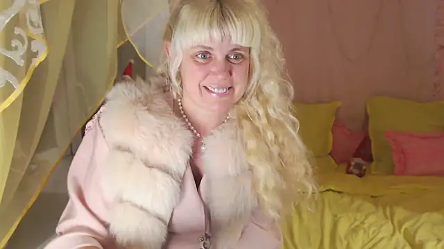 SunnySylvia online show from 12/01/24, 04:29