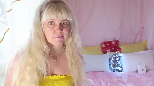 SunnySylvia online show from 12/24/24, 09:28