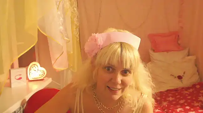 SunnySylvia online show from 02/09/25, 04:18