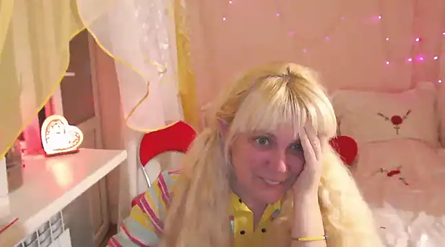 SunnySylvia online show from 03/18/25, 05:31