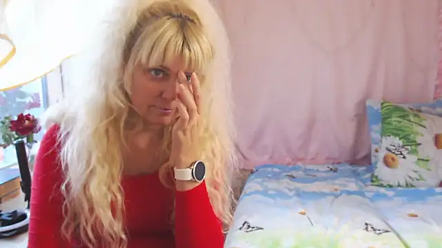 SunnySylvia online show from 11/17/25, 07:14