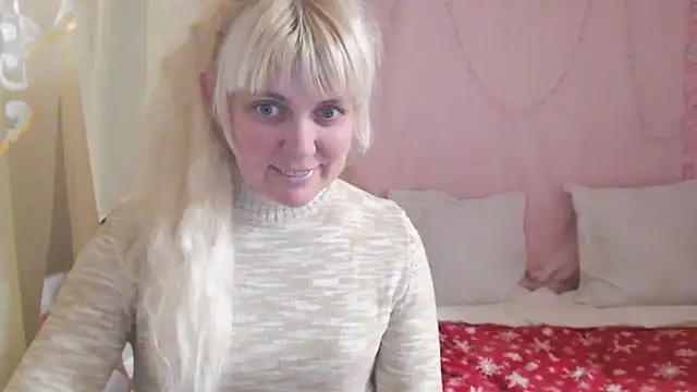 SunnySylvia online show from 12/01/25, 05:18