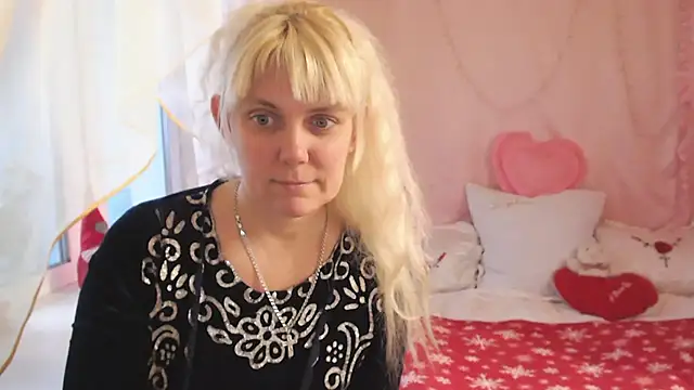 SunnySylvia online show from 12/18/25, 06:30