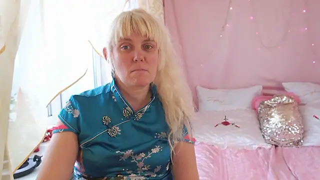 SunnySylvia online show from 01/18/26, 10:52