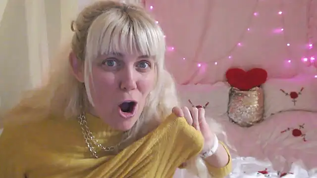 SunnySylvia online show from 03/25/26, 04:35