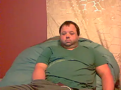 Snapshot of Strongbutgentle36 chatting on 10/21/25, 07:53 Strongbutgentle36 online show from 10/21/25, 07:53