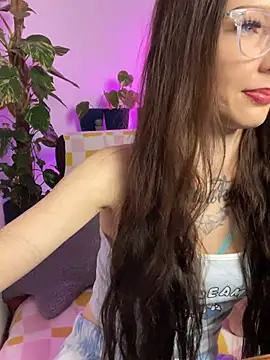 Snapshot of Trixie-Tainted chatting on 01/20/25, 02:57 Trixie-Tainted online show from 01/20/25, 02:57