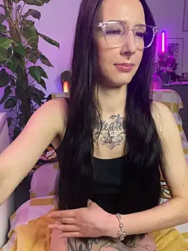 Snapshot of Trixie-Tainted chatting on 02/06/25, 12:48 Trixie-Tainted online show from 02/06/25, 12:48