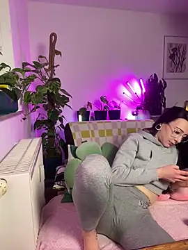 Snapshot of Trixie-Tainted chatting on 02/17/25, 11:13 Trixie-Tainted online show from 02/17/25, 11:13