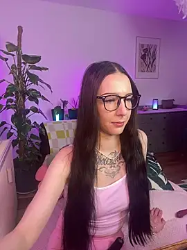 Snapshot of Trixie-Tainted chatting on 02/28/25, 04:20 Trixie-Tainted online show from 02/28/25, 04:20