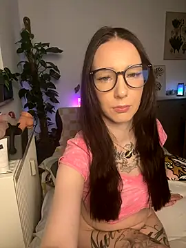 Snapshot of Trixie-Tainted chatting on 09/19/25, 12:17 Trixie-Tainted online show from 09/19/25, 12:17