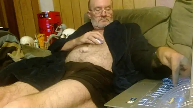 Snapshot of snickers1 chatting on 10/12/25, 02:32 snickers1 online show from 10/12/25, 02:32