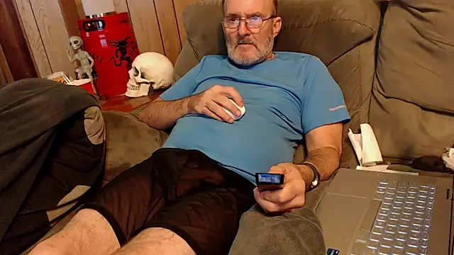 Snapshot of snickers1 chatting on 10/15/25, 02:06 snickers1 online show from 10/15/25, 02:06