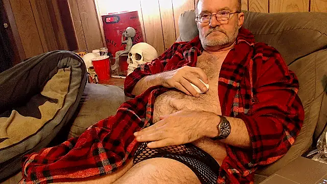 Snapshot of snickers1 chatting on 10/30/25, 12:45 snickers1 online show from 10/30/25, 12:45