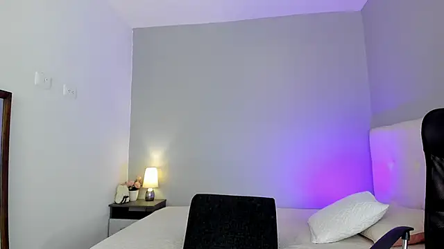NataliaBuiles online show from 01/25/25, 08:00