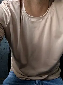 Snapshot of Leo_Big chatting on 10/13/25, 04:29 Leo Big online show from 10/13/25, 04:29