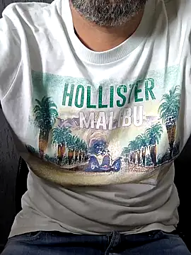 Snapshot of Leo_Big chatting on 10/14/25, 11:33 Leo Big online show from 10/14/25, 11:33