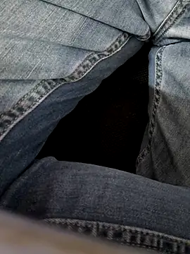 Snapshot of Leo_Big chatting on 10/21/25, 12:28 Leo Big online show from 10/21/25, 12:28