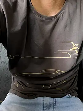 Snapshot of Leo_Big chatting on 10/30/25, 11:44 Leo Big online show from 10/30/25, 11:44