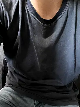 Snapshot of Leo_Big chatting on 11/04/25, 12:15 Leo Big online show from 11/04/25, 12:15