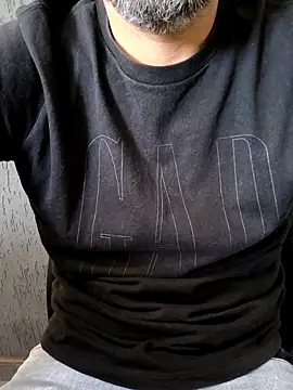 Snapshot of Leo_Big chatting on 11/21/25, 12:59 Leo Big online show from 11/21/25, 12:59