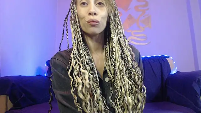 Snapshot of DIOSAHONEY chatting on 05/09/26, 11:21 DIOSAHONEY online show from 05/09/26, 11:21