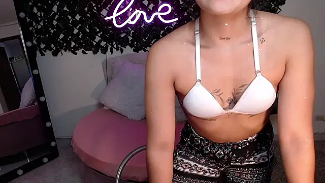 Snapshot of DestinyHills chatting on 03/15/25, 12:02 DestinyHills online show from 03/15/25, 12:02