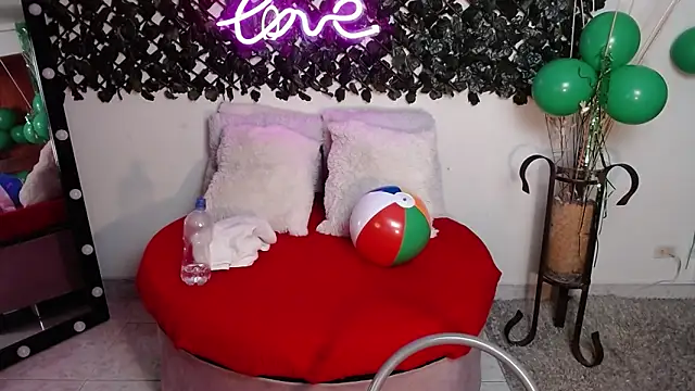 Snapshot of DestinyHills chatting on 03/18/25, 12:03 DestinyHills online show from 03/18/25, 12:03