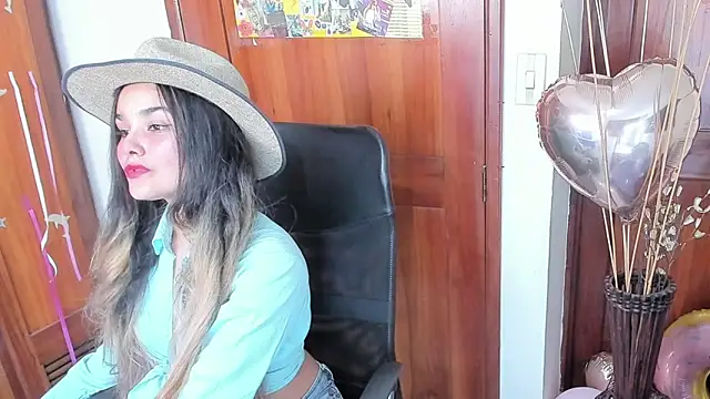 Snapshot of DestinyHills chatting on 09/12/25, 01:49 DestinyHills online show from 09/12/25, 01:49