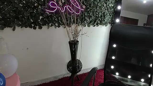 Snapshot of DestinyHills chatting on 09/26/25, 12:09 DestinyHills online show from 09/26/25, 12:09