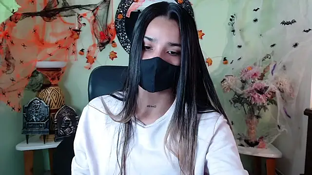 Snapshot of DestinyHills chatting on 10/10/25, 12:15 DestinyHills online show from 10/10/25, 12:15