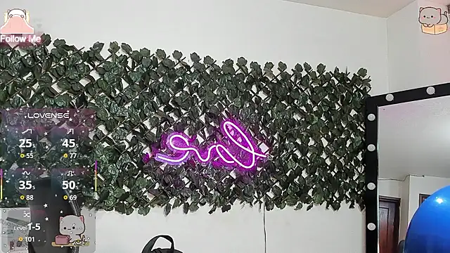 Snapshot of DestinyHills chatting on 01/13/26, 12:32 DestinyHills online show from 01/13/26, 12:32