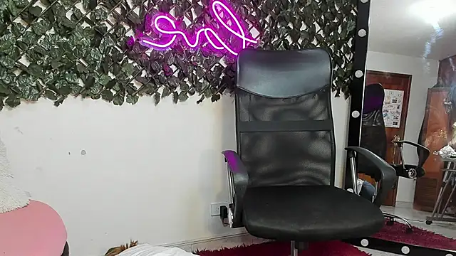 Snapshot of DestinyHills chatting on 01/19/26, 12:09 DestinyHills online show from 01/19/26, 12:09