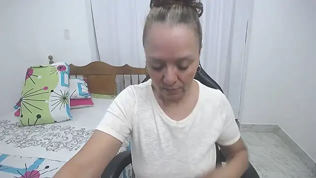 yeslluisa online show from 11/15/25, 04:47