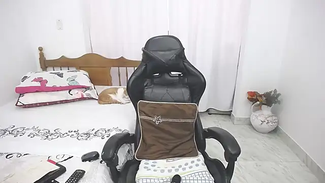 yeslluisa online show from 02/19/26, 06:48