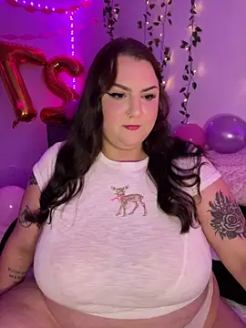 Snapshot of honeyviolet chatting on 09/23/25, 05:54 honeyviolet online show from 09/23/25, 05:54