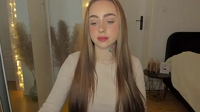 Snapshot of sexyCoralie chatting on 01/07/26, 11:56 sexyCoralie online show from 01/07/26, 11:56