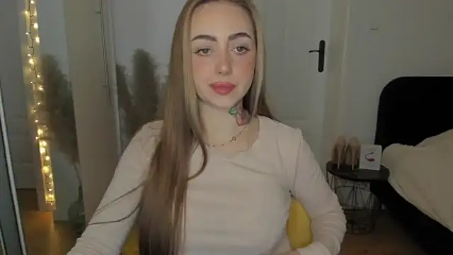 Snapshot of sexyCoralie chatting on 01/16/26, 09:02 sexyCoralie online show from 01/16/26, 09:02