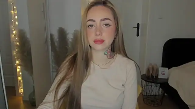 Snapshot of sexyCoralie chatting on 01/19/26, 07:45 sexyCoralie online show from 01/19/26, 07:45