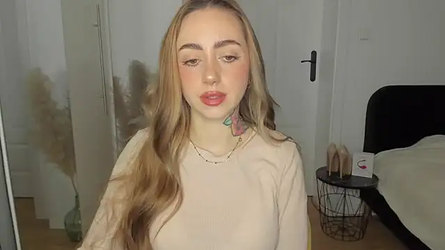 Snapshot of sexyCoralie chatting on 02/03/26, 08:08 sexyCoralie online show from 02/03/26, 08:08