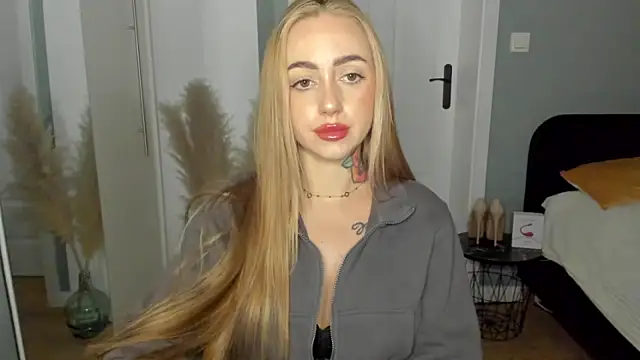 sexyCoralie online show from 04/13/26, 01:38